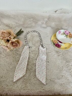 🛍️2/$30 Floral Scarf Bag Chain Accessory - White with Pink Floral